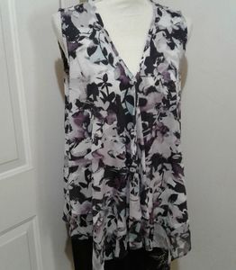 🌺 Just Like New Simply Vera Wang Lovely Sleeveless Blouse